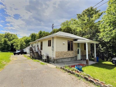 /international/ca/8-rue-de-la-dame-neuve-lachute-quebec-310108588986/