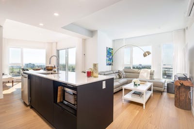/international/ca/975-av-roland-beaudin-sainte-foy-sillery-cap-rouge-quebec-310108940287/