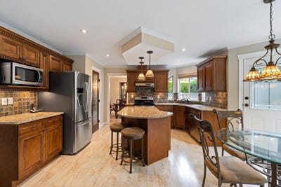 /international/ca/8030-153a-street-surrey-british-columbia-310120075404/
