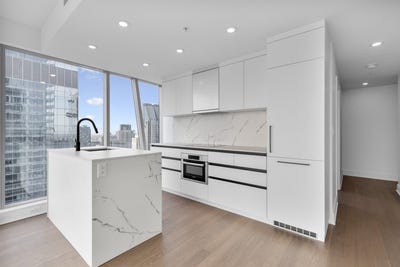 /international/ca/720-rue-st-jacques-montreal-quebec-310108132824/