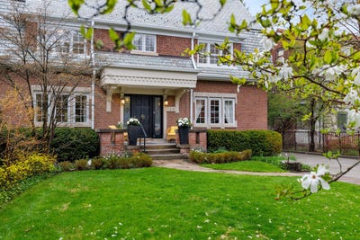 /international/ca/124-blythwood-rd-toronto-on-m4n-1a4-canada-toronto-ontario-310107968944/