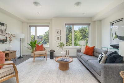/international/ca/211-the-donway-e-toronto-ontario-310100956294/
