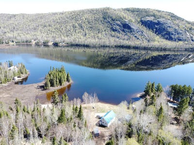 /international/ca/1-ch-du-lac-de-la-riviere-noire-mont-elie-quebec-310108400586/