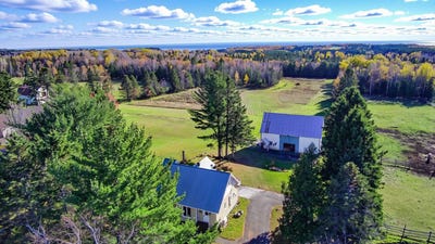 /international/ca/126-route-cochrane-new-richmond-quebec-310120729290/