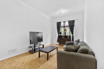 /international/ca/10-breezeway-cre-richmond-hill-ontario-310100294601/
