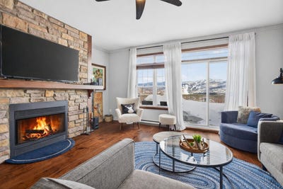 /international/ca/225-rue-du-mont-plaisant-5-mont-tremblant-quebec-310106105881/