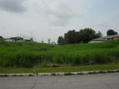 /international/ca/rue-brebeuf-chicoutimi-qc-g7j3j9-ca-chicoutimi-quebec-310099226145/