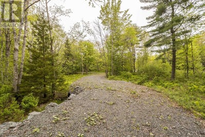 /international/ca/13-cottage-windsor-junction-nova-scotia-310108924072/