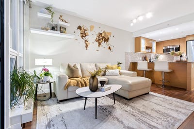 /international/ca/135-17-street-north-vancouver-british-columbia-310120100794/
