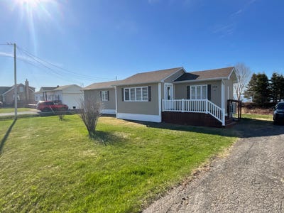 /international/ca/198-route-132-sainte-therese-de-gaspe-quebec-310104188856/