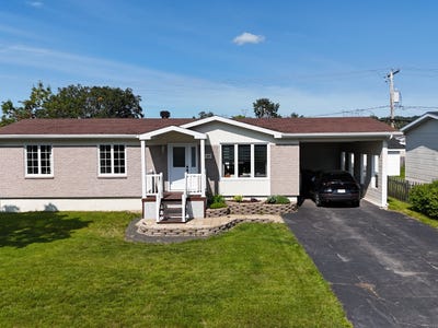 /international/ca/44-av-boisvert-port-cartier-qc-g5b1x1-ca-port-cartier-quebec-310101205460/