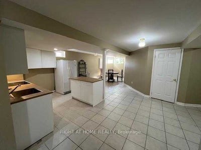 /international/ca/lower-251-mountainberry-road-brampton-ontario-310100640383/