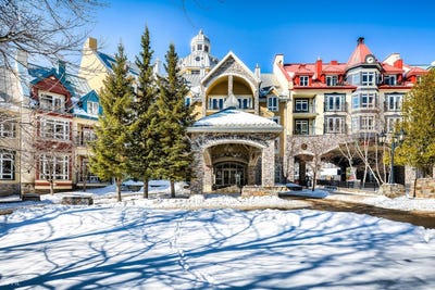 /international/ca/150-ch-au-pied-de-la-montagne-328-b-mont-tremblant-quebec-310107902636/
