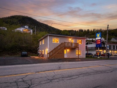 /international/ca/43-1re-avenue-o-saint-maxime-du-mont-louis-quebec-310108483716/