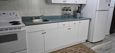 /international/ca/-7-2655-gananoque-drive-mississauga-ontario-310106685647/