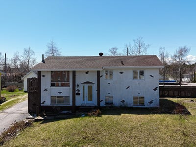/international/ca/18-rue-des-rochelois-port-cartier-qc-g5b1h9-ca-port-cartier-quebec-310099939829/