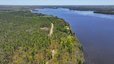 /international/ca/8-ch-harmony-bay-l-ile-du-grand-calumet-quebec-310108320809/
