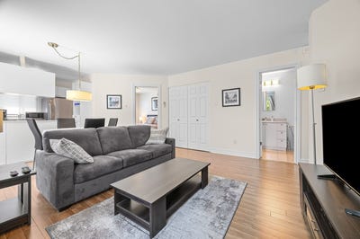/international/ca/7111-rue-st-zotique-e-anjou-quebec-310109045273/