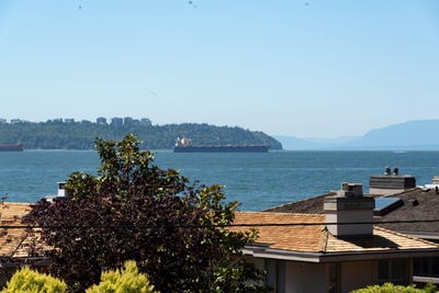 /international/ca/225-24th-street-203-west-vancouver-british-columbia-310100665343/