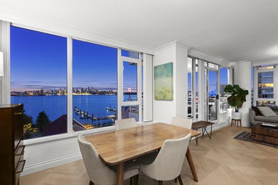 /international/ca/133-esplanade-north-vancouver-british-columbia-310100439502/