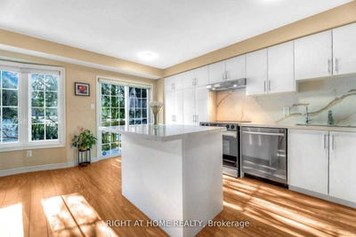 /international/ca/40-130-mosaics-avenue-aurora-ontario-310106793750/