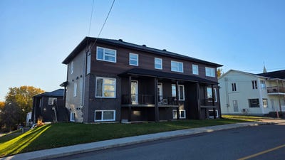 /international/ca/2091-rue-st-jacques-jonquiere-quebec-310108831840/