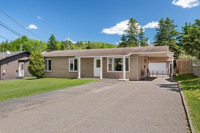 /international/ca/1723-rue-ste-famille-jonquiere-quebec-310108758571/