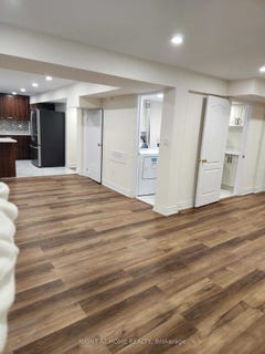 /international/ca/lower-62-pineway-place-brampton-ontario-310103137271/