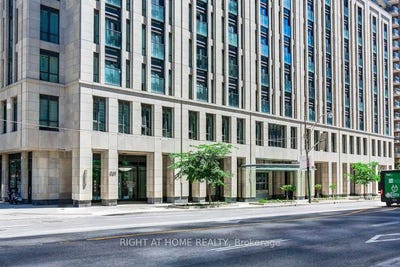 /international/ca/10-955-bay-street-ne-toronto-ontario-310101172740/?lang=en