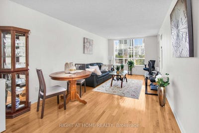 /international/ca/404-19-northern-heights-drive-richmond-hill-ontario-310100931945/