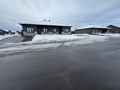 /international/ca/1745-rue-haziel-chicoutimi-quebec-310106804845/