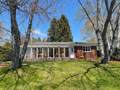 /international/ca/242-av-duchesnay-new-richmond-qc-g0c2b0-ca-new-richmond-quebec-310101131974/