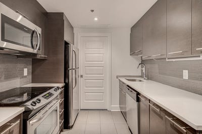 /international/ca/1045-rue-wellington-montreal-quebec-310101082756/