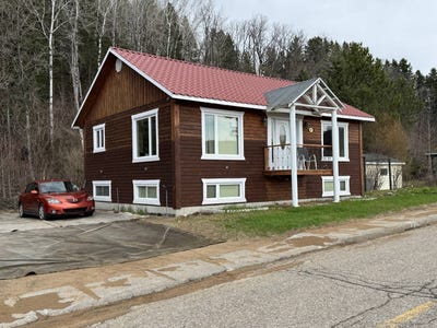 /international/ca/40-rue-des-vieux-moulin-clermont-qc-g4a1a8-ca-clermont-quebec-310101155980/