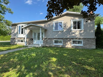 /international/ca/447-rue-savage-granby-qc-j2h1g7-ca-granby-quebec-310100539386/