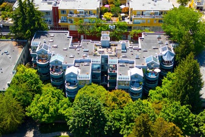 /international/ca/2250-w-3rd-avenue-303-vancouver-british-columbia-310108561692/