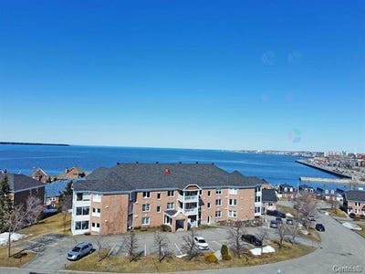/international/ca/300-rue-de-l-estran-rimouski-quebec-310106402244/