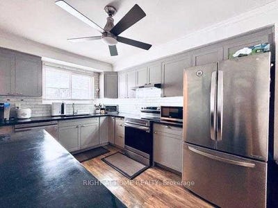 /international/ca/7-925-bayly-street-pickering-ontario-310105893016/