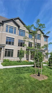 /international/ca/10-freedom-crescent-hamilton-ontario-310094231066/