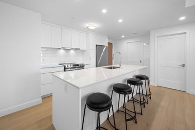 /international/ca/975-av-roland-beaudin-sainte-foy-sillery-cap-rouge-quebec-310105430571/