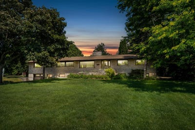 /international/ca/1802-sydenham-road-kingston-ontario-310107493373/