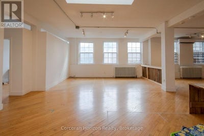 /international/ca/323-king-street-eas-hamilton-on-hamilton-beasley-prince-edward-island-310120469505/