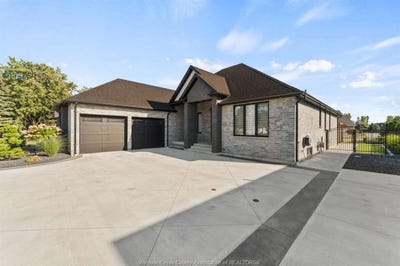 /international/ca/351-old-tecumseh-lakeshore-ontario-310106626656/