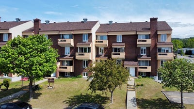 /international/ca/303-rue-monseigneur-plessis-rimouski-quebec-310102291110/