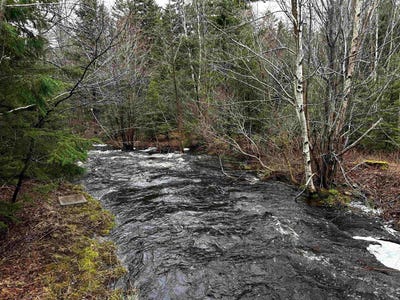 /international/ca/8960-highway-101-brighton-nova-scotia-310100788063/