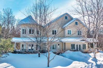 /international/ca/100-ch-au-pied-du-courant-mont-tremblant-quebec-310105908816/