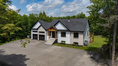 /international/ca/85-rue-des-pommetiers-brownsburg-chatham-quebec-310108893080/
