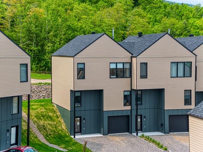 /international/ca/8z-rue-du-minot-de-pommes-petite-riviere-saint-francois-quebec-310100785549/