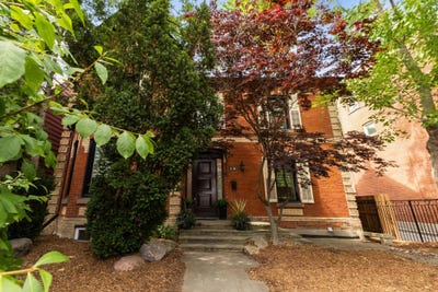 /international/ca/14-halton-st-toronto-on-m6j-1r3-canada-toronto-ontario-310100934399/