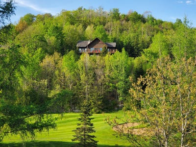 /international/ca/108-allee-du-5e-mont-blanc-qc-j0t2g0-ca-mont-blanc-quebec-310098794185/